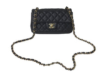 Load image into Gallery viewer, CHANEL シャネル ミニ マトラッセ チェーン ショルダーバッグ 30番台 ラムスキン ブラック ココマーク ロゴ 美品 中古 61330