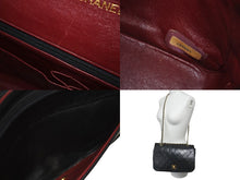 Load image into Gallery viewer, CHANEL シャネル マトラッセ チェーン ショルダーバッグ 初期モデル ０番台 ブラック ココマーク 斜め掛け ロゴ 美品 中古 61331