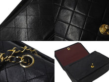 Load image into Gallery viewer, CHANEL シャネル マトラッセ チェーン ショルダーバッグ 初期モデル ０番台 ブラック ココマーク 斜め掛け ロゴ 美品 中古 61331